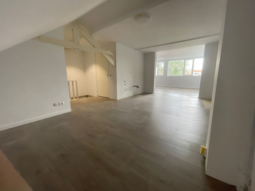 Pas gerenoveerde zeer ruime studio aan de Van Alphenstraat in Tilburg te huur