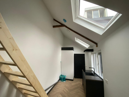 Nieuwe studio met eigen tuin aan de Winkler Prinsstraat in Tilburg centrum te huur.